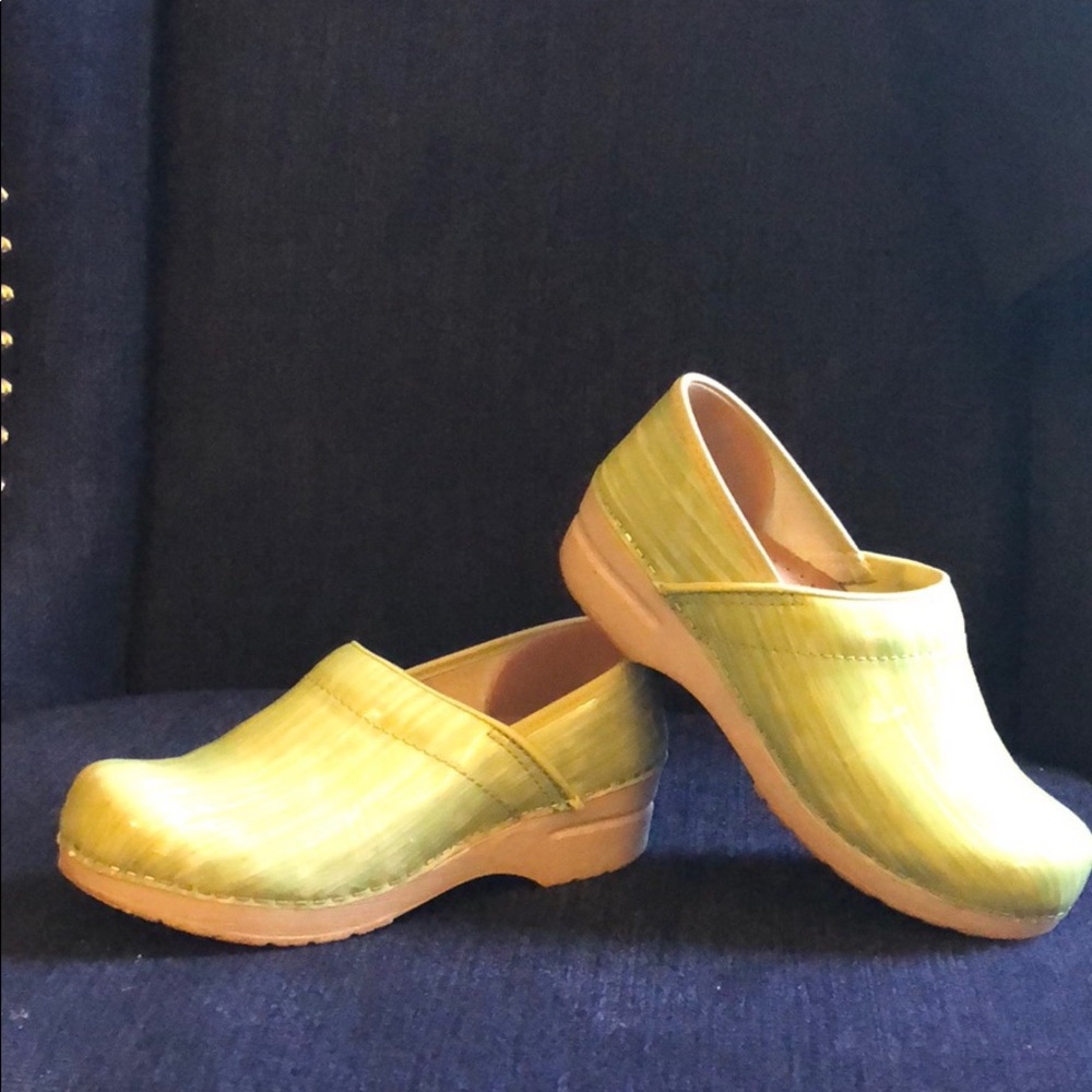 Dansco nursing clogs